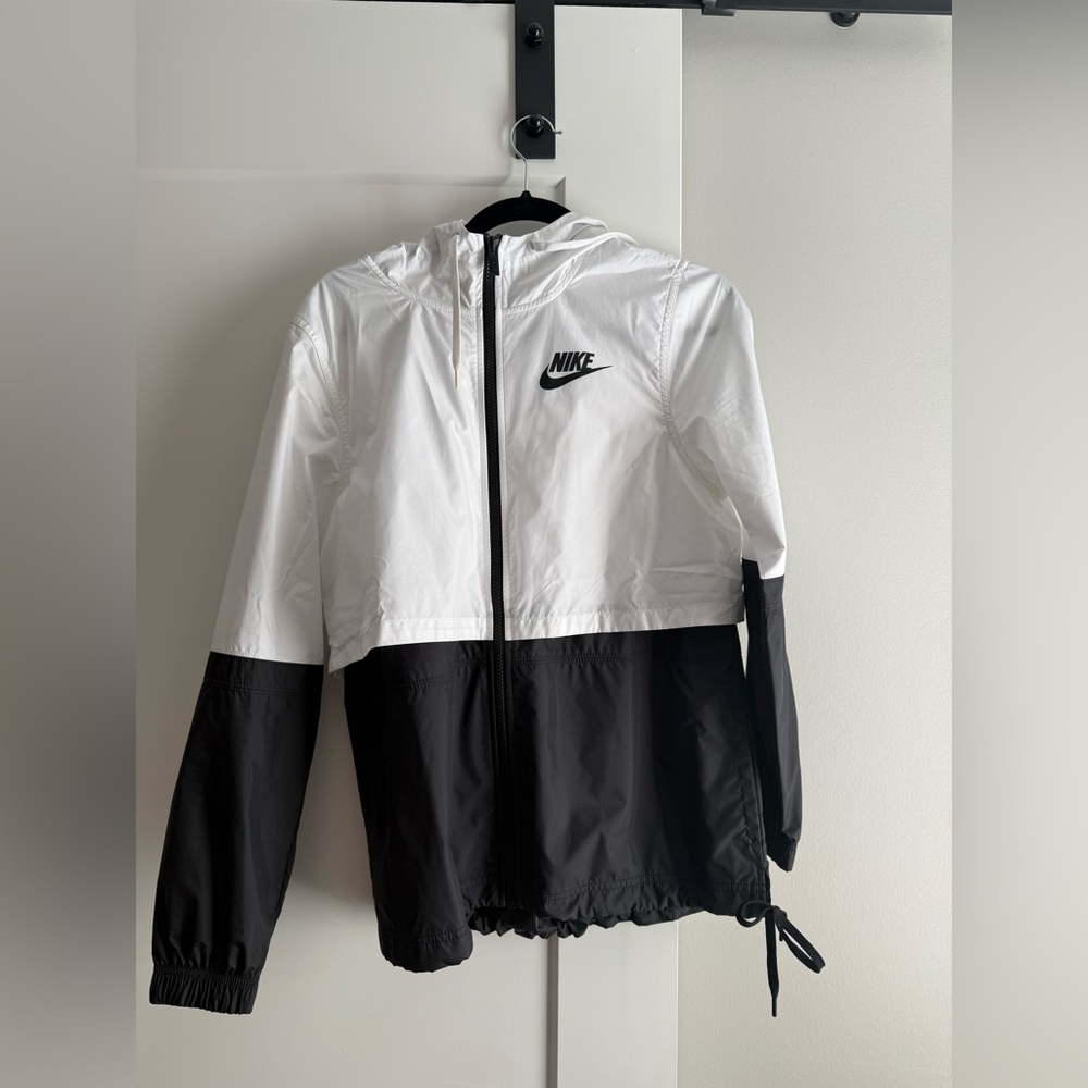 Nike Women’s Light Jacket